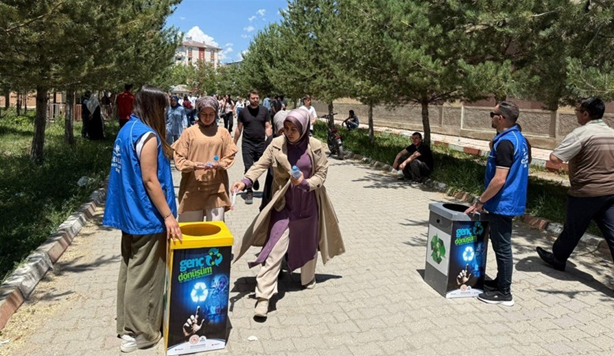 Genç Dönüşüm ile Kalemler Köy Okullarına