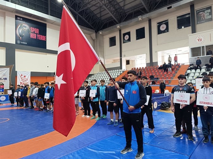 41 ilden 400 sporcu Kırşehir'de