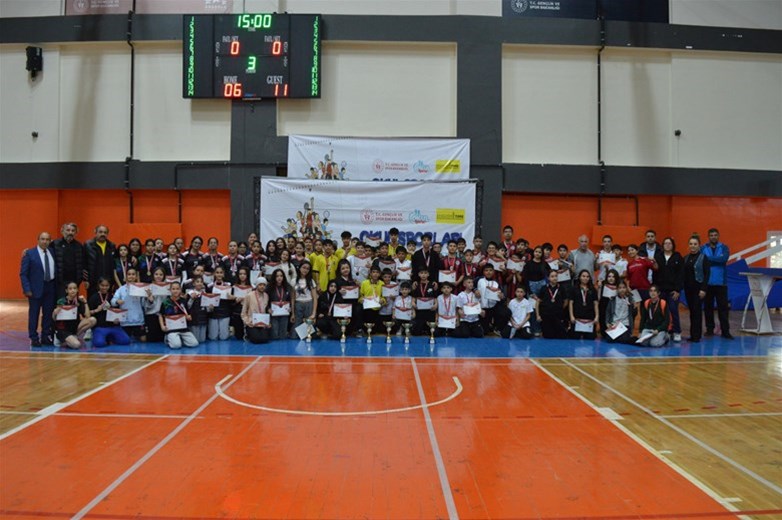 Yıldızlar Hentbol Müsabakalarında final heyecanı