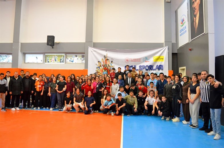 Bilekler Büküldü, Madalyalar Sahiplerini Buldu!